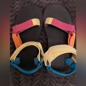 Women’s color block Tevas size 6
